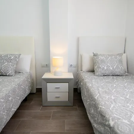 Apartment Rentafive Frente A Centro Comercial Reformado